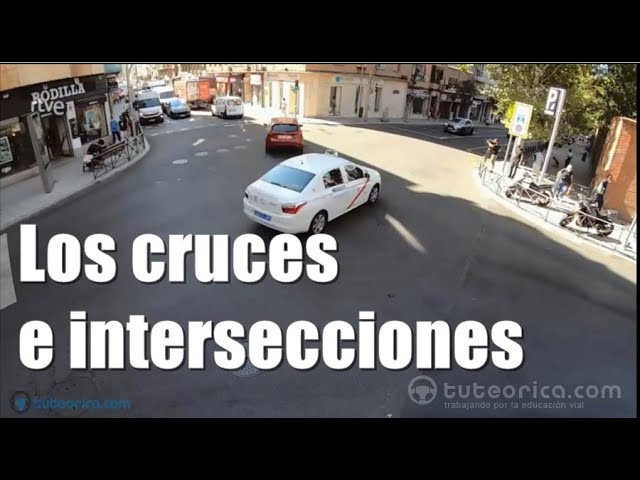 esta permitido parar en una interseccion