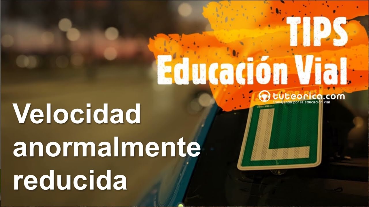 un vehículo circula a velocidad anormalmente reducida cuando