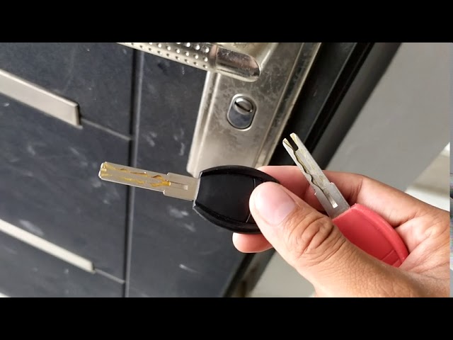 como abrir una puerta de seguridad