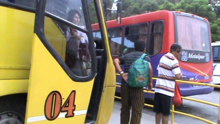 ¿Cuántas personas caben en un bus? Descubre la capacidad de los