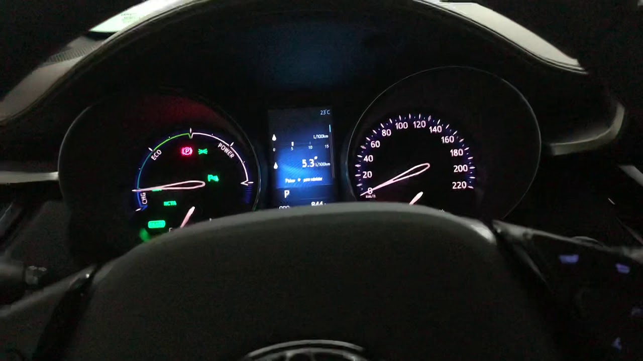 las luces de carretera automáticas se encienden automáticamente cuando...