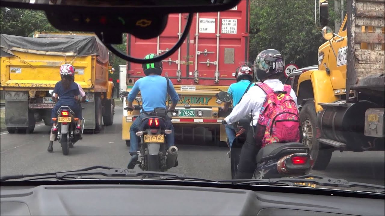 puede circular con su motocicleta por un carril bus